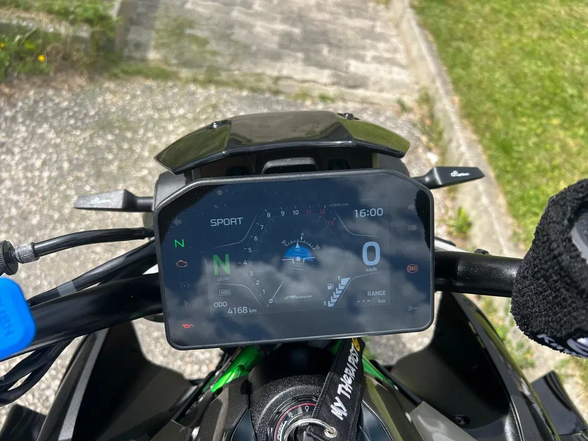Kawasaki Z 900 SE (2025 - 26) (6)