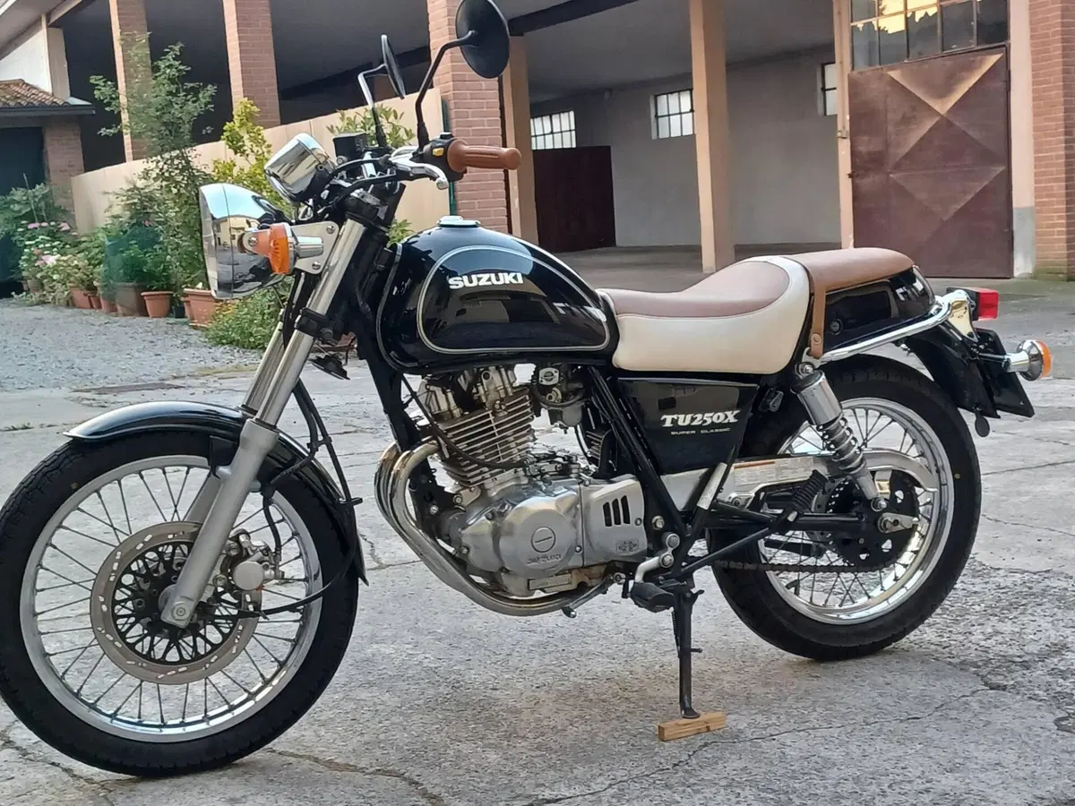 Suzuki TU 250 XX Super Classic (1996 - 00) (4)
