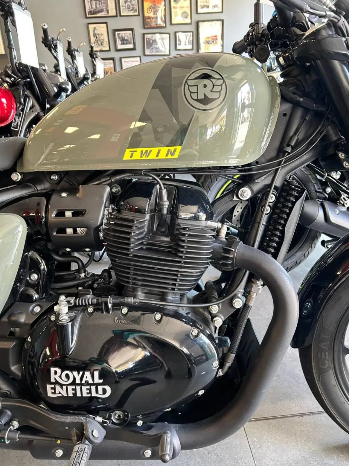 Royal Enfield Shotgun 650 (2024 - 26) (7)