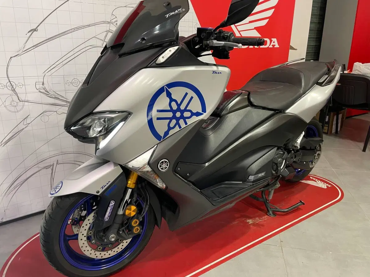 Yamaha T-Max 530 SX (2017 - 19) (2)