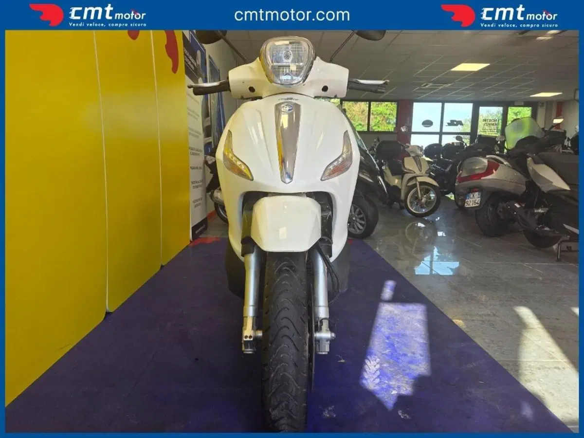 Piaggio Beverly 300 i.e. ABS-ASR (2016 - 20) (2)