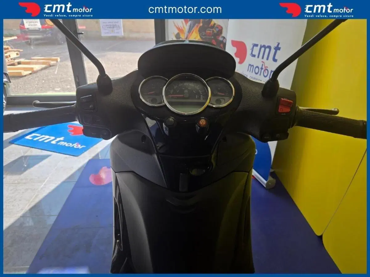Piaggio Beverly 300 i.e. ABS-ASR (2016 - 20) (6)