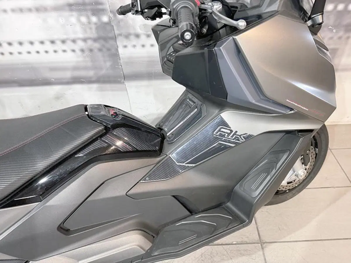 Kymco AK 550 Premium (2023 - 25) (4)