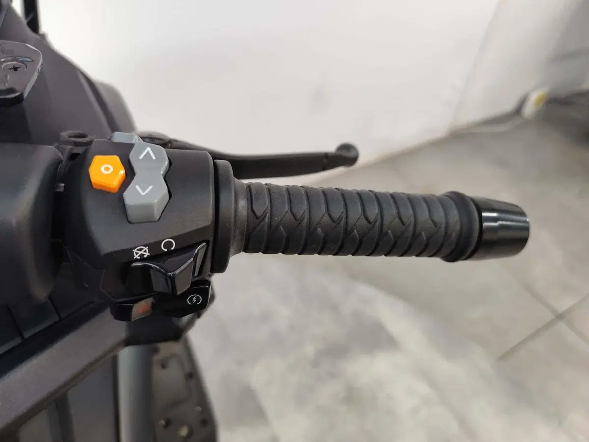 Kymco AK 550 ETS (2021 - 26) (7)