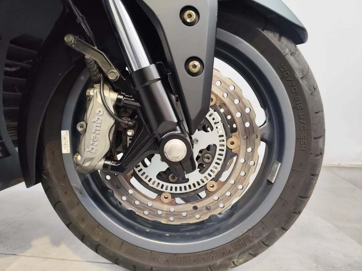 Kymco AK 550 ETS (2021 - 26) (13)