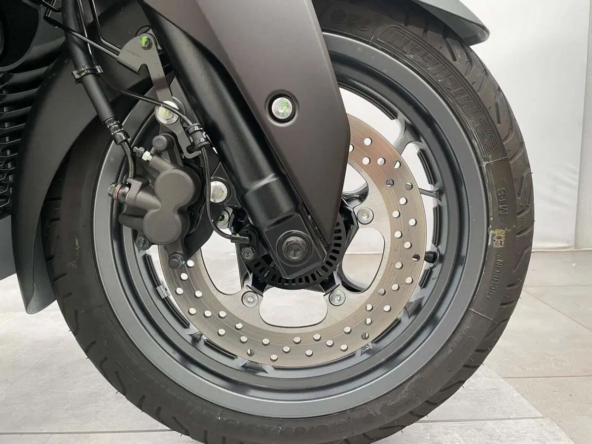 Yamaha X-Max 300 Tech Max (2025 - 26) (11)