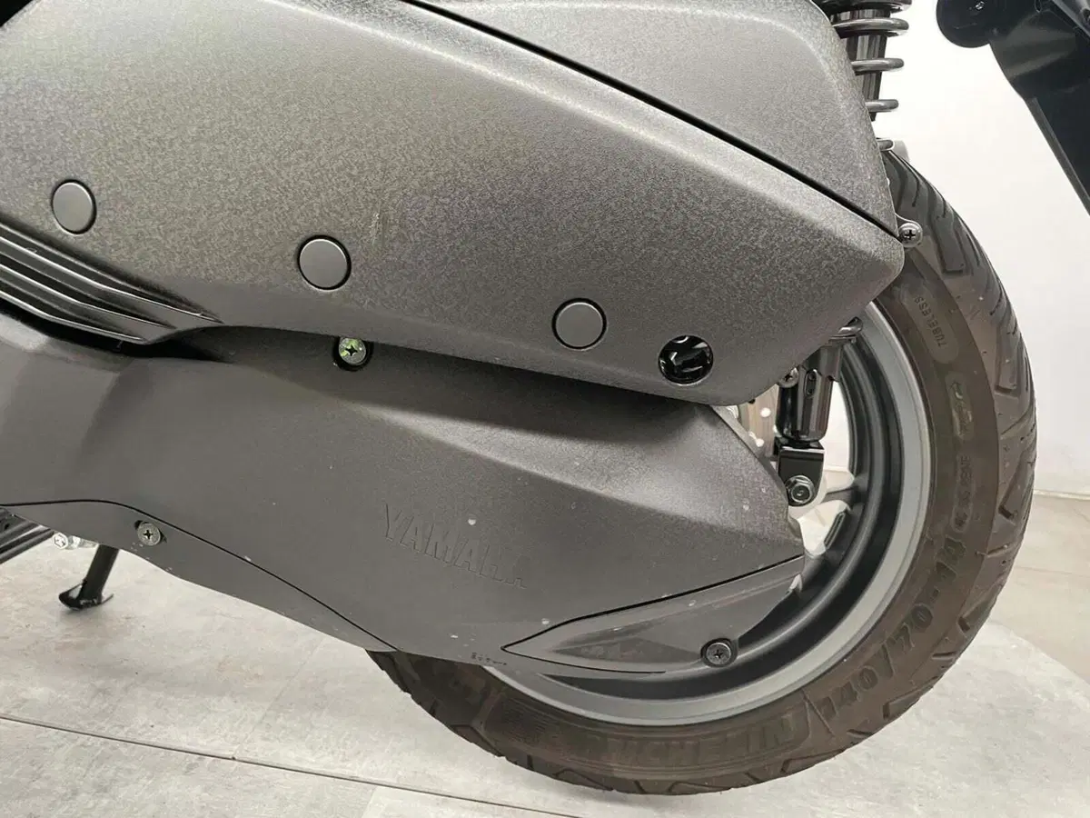 Yamaha X-Max 300 Tech Max (2025 - 26) (12)