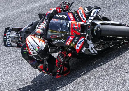 Che Bezzecchi (pole-record), prima fila tutta-Aprilia, poi Marc Márquez! [CLASSIFICA]