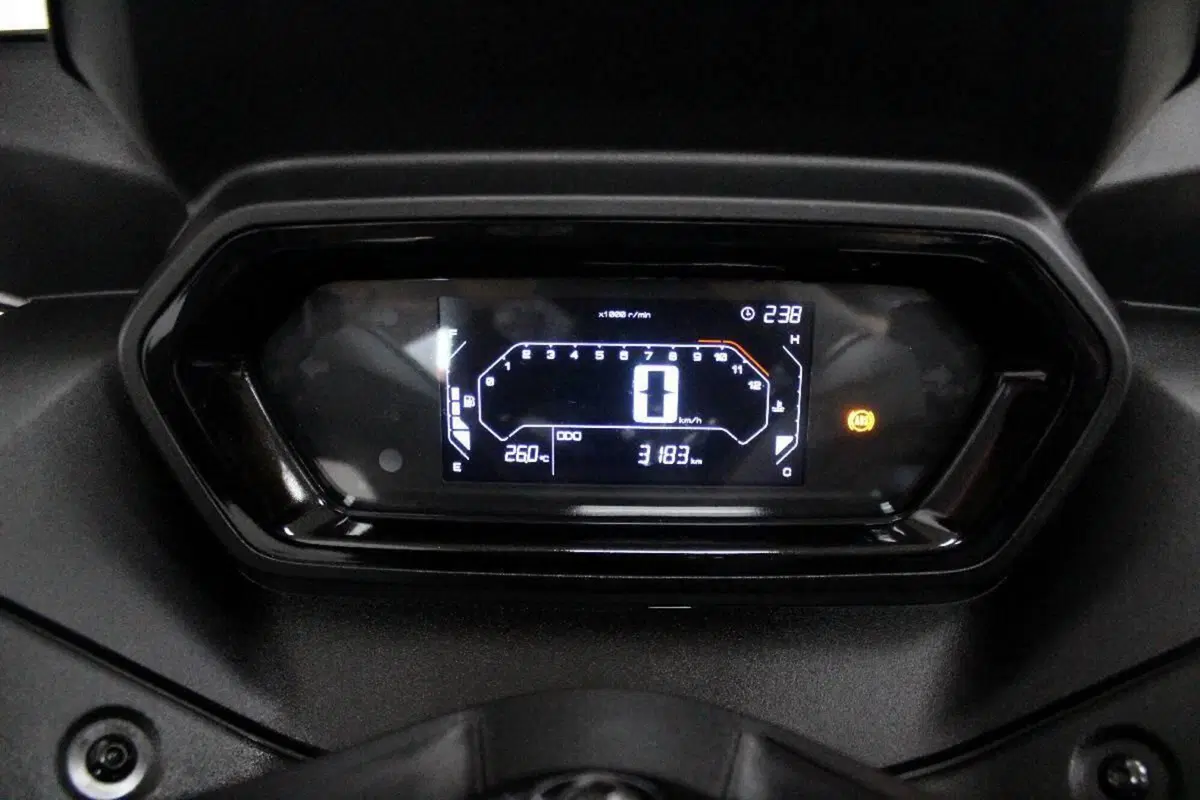 Yamaha X-Max 300 (2025 - 26) (6)