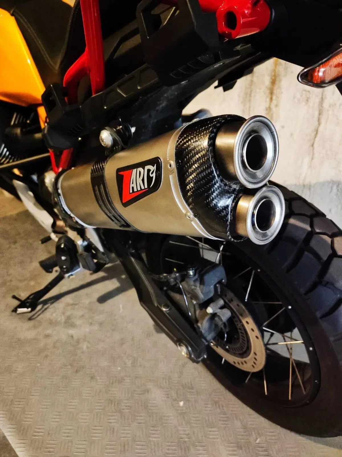 Moto Guzzi V85 TT Evocative Graphics (2021 - 23) (6)