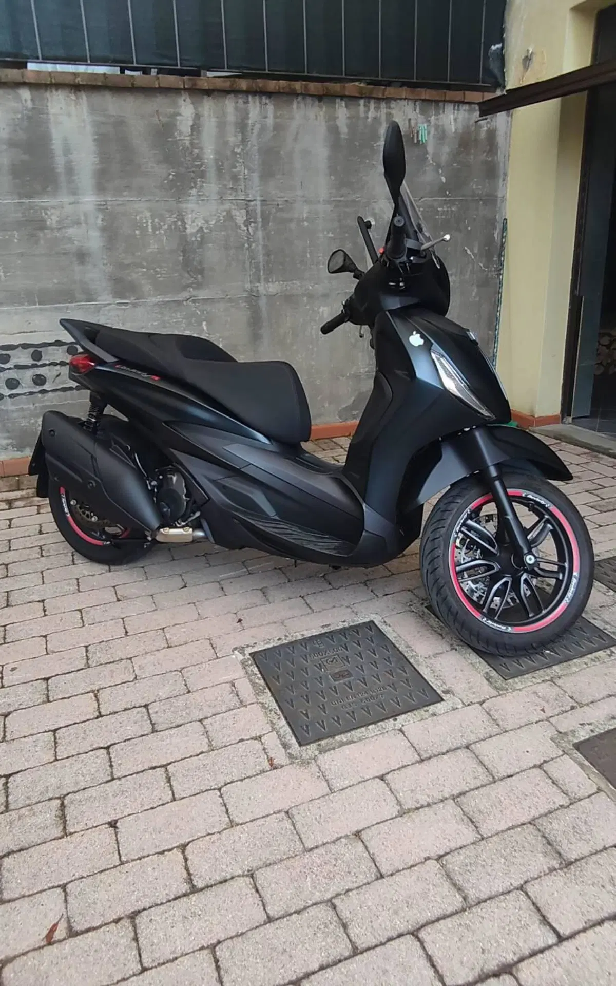 Piaggio Beverly 400 S ABS-ASR (2021 - 24) (2)
