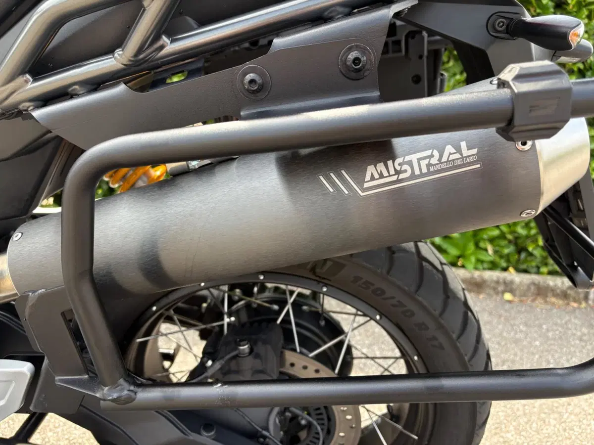 Moto Guzzi V85 TT (2021 - 23) (5)