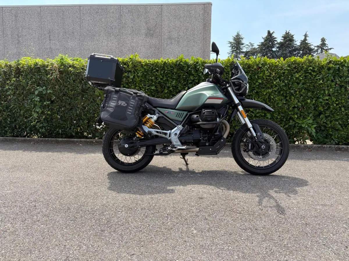 Moto Guzzi V85 TT (2021 - 23) (16)