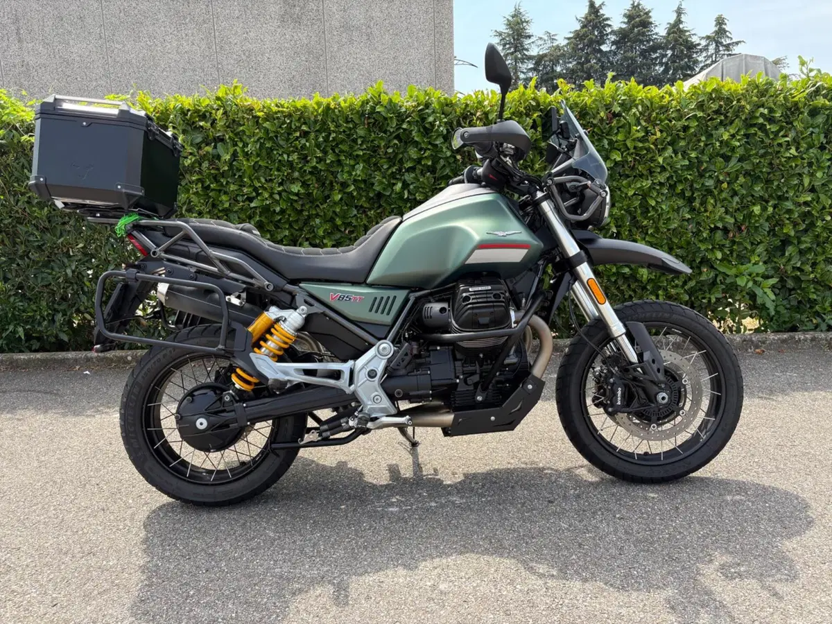 Moto Guzzi V85 TT (2021 - 23) (4)