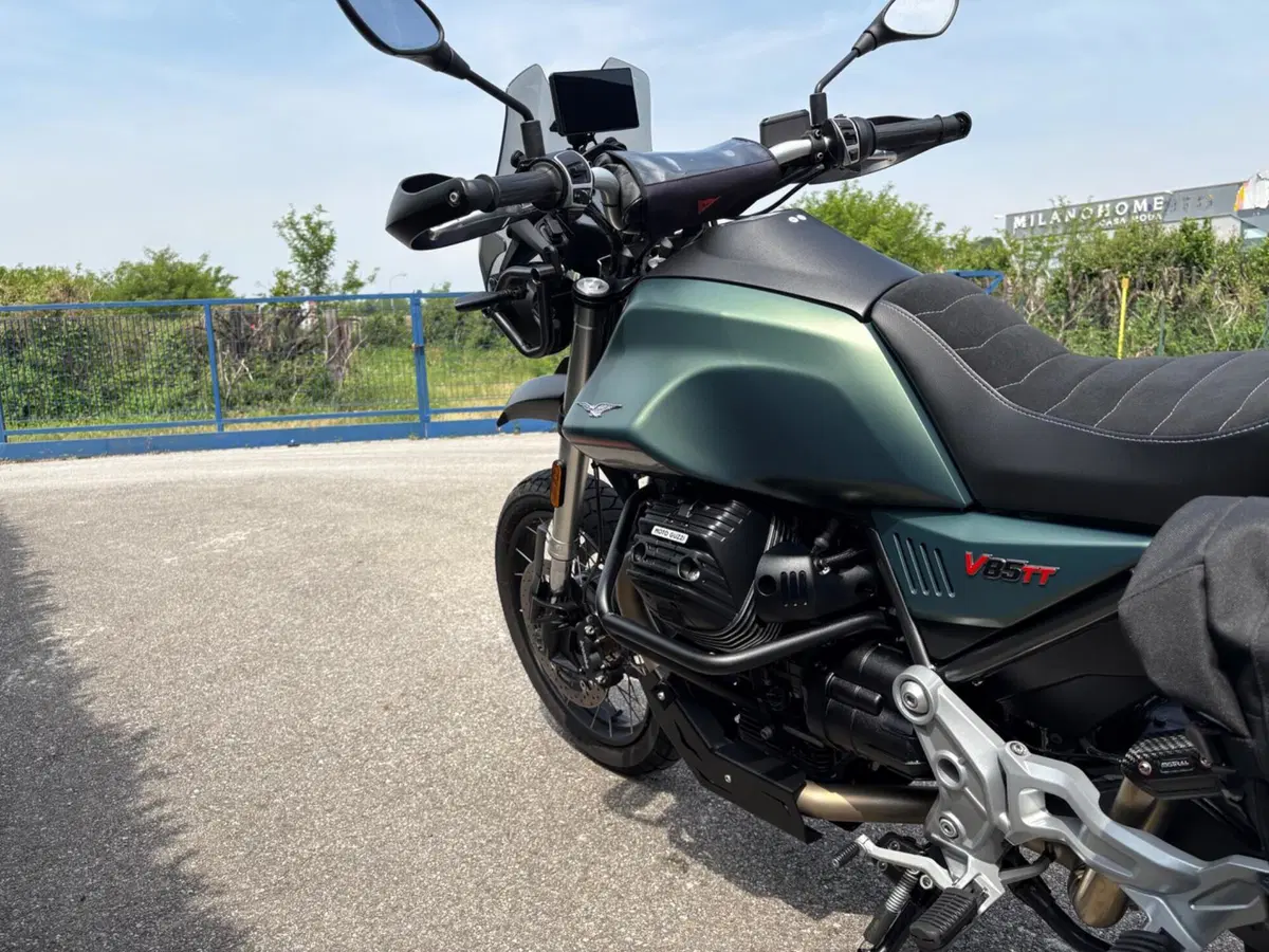Moto Guzzi V85 TT (2021 - 23) (14)