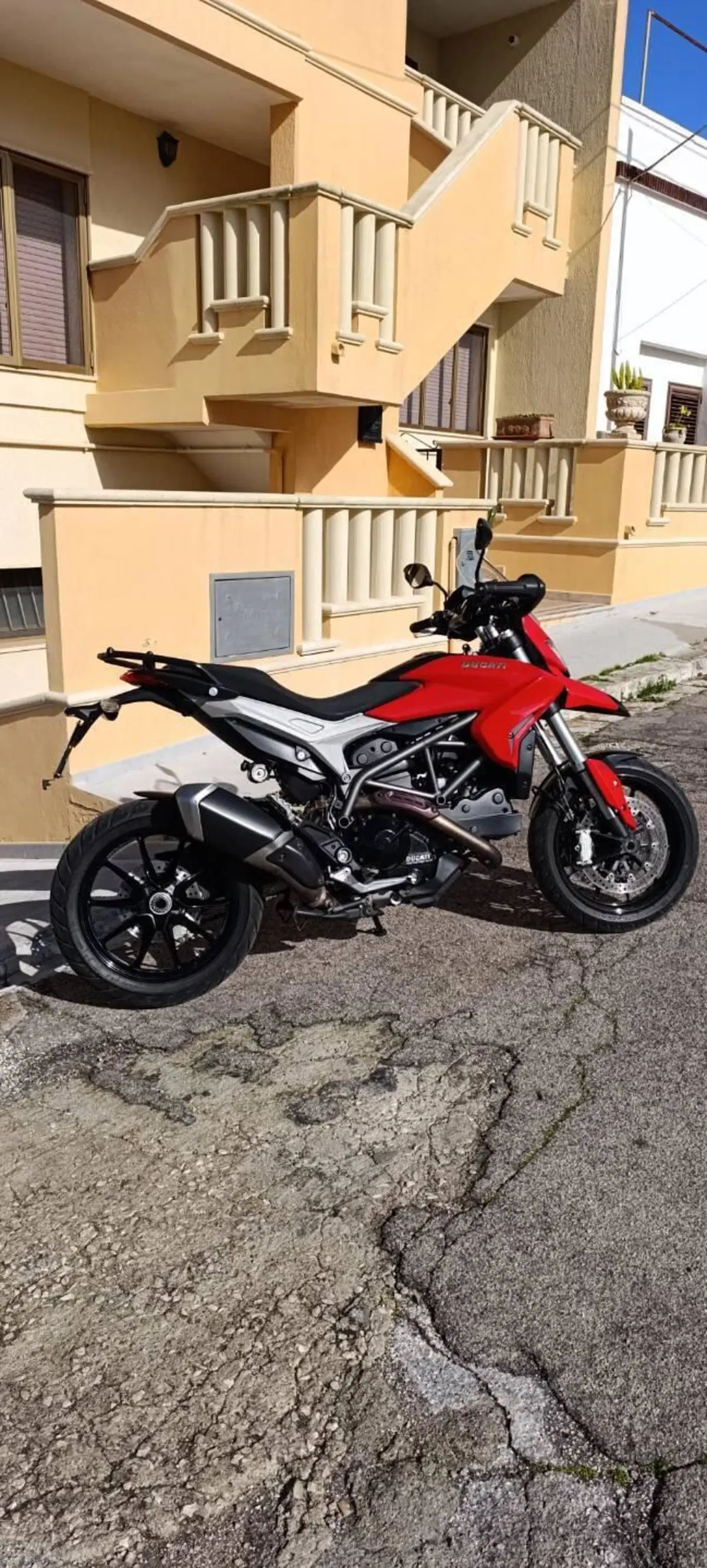 Ducati Hyperstrada 821 (2013 - 15) (9)