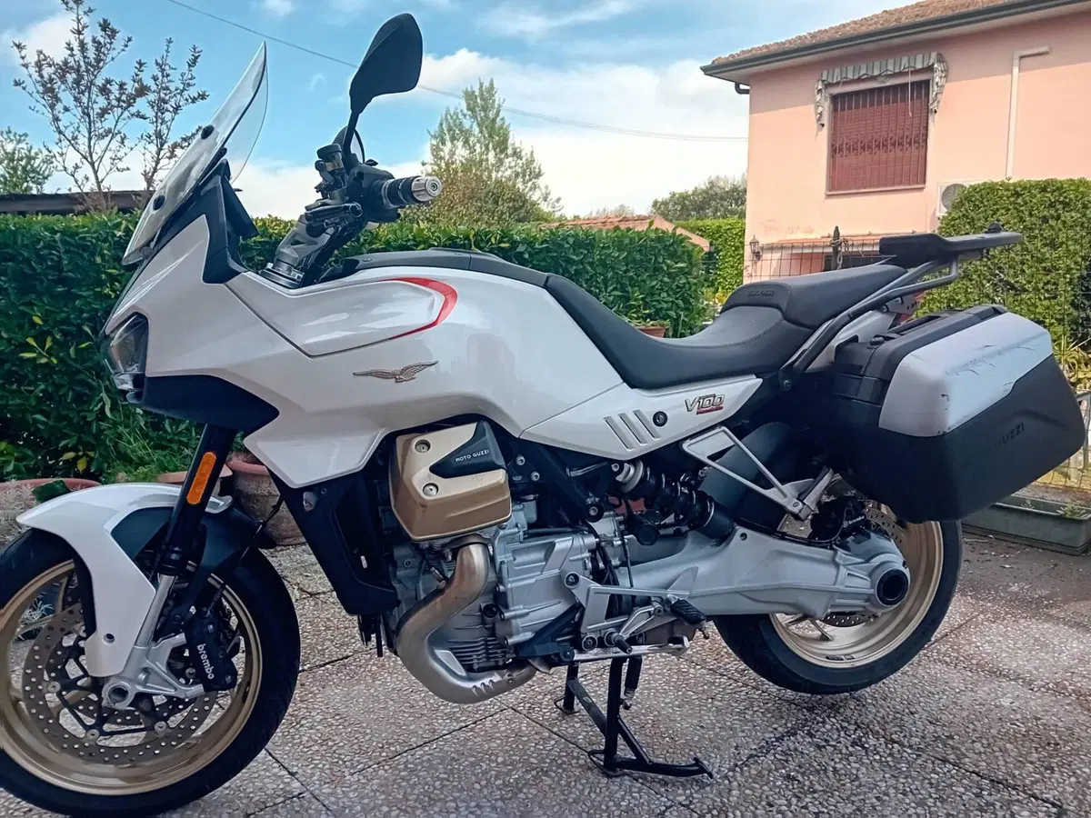 Moto Guzzi V100 Mandello (2022 - 24) (3)