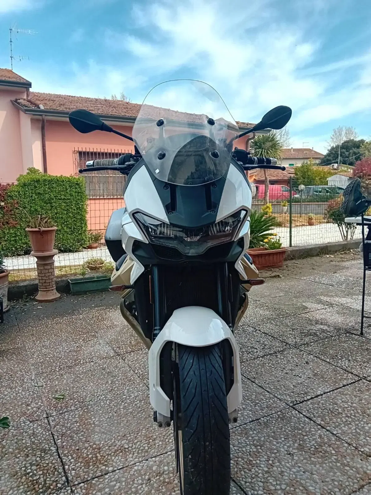 Moto Guzzi V100 Mandello (2022 - 24) (4)