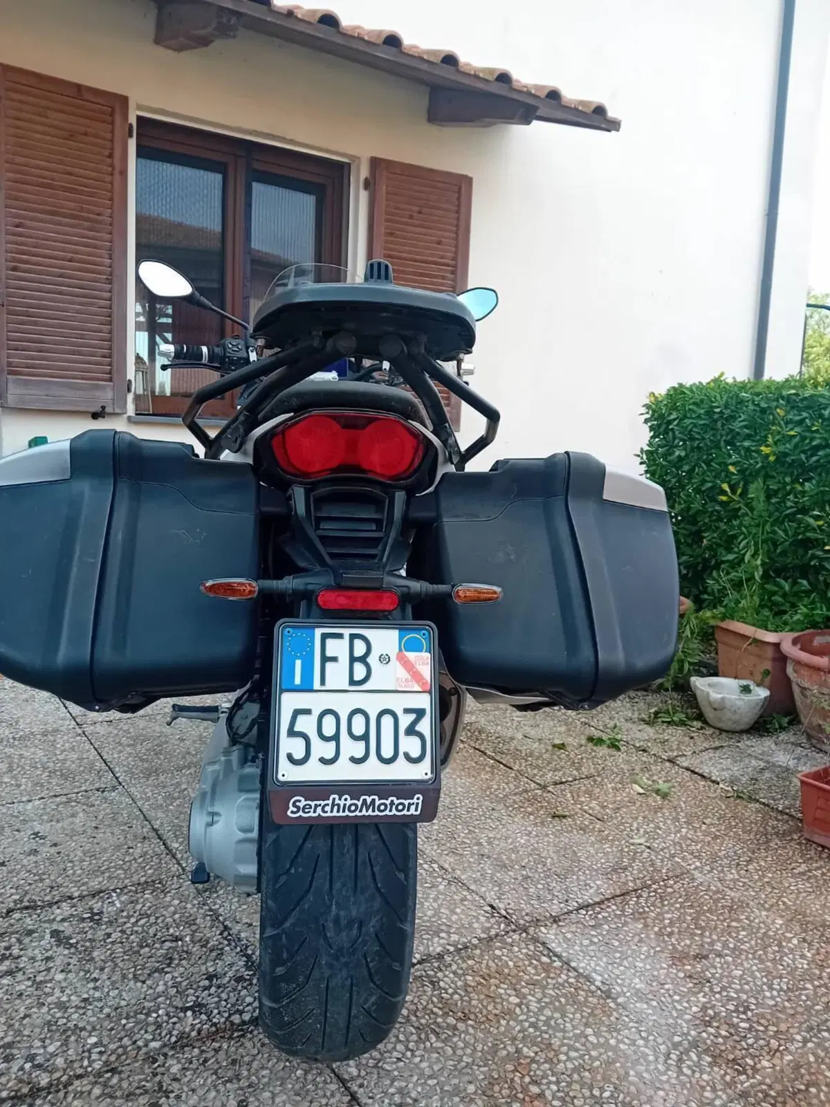 Moto Guzzi V100 Mandello (2022 - 24) (5)