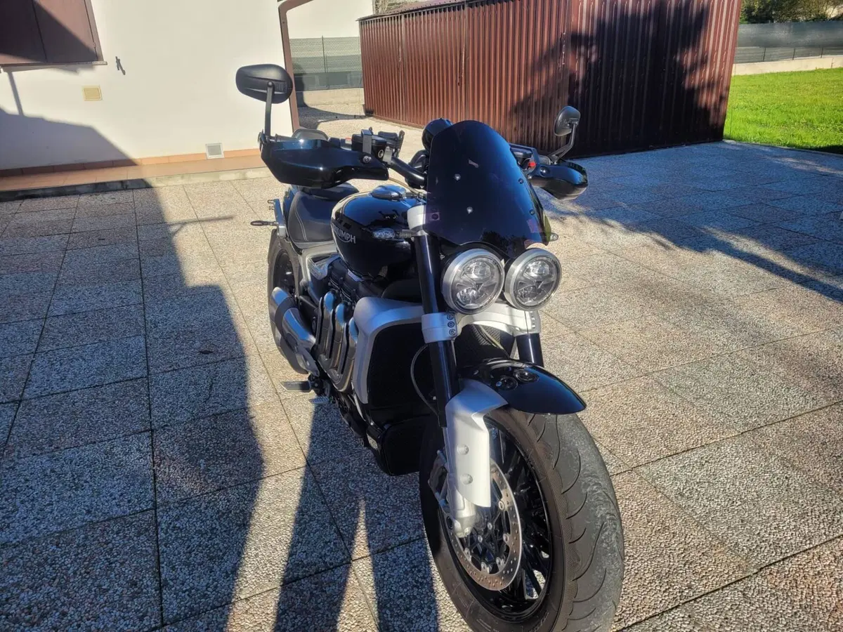 Triumph Rocket 3 R (2021 - 24) (2)