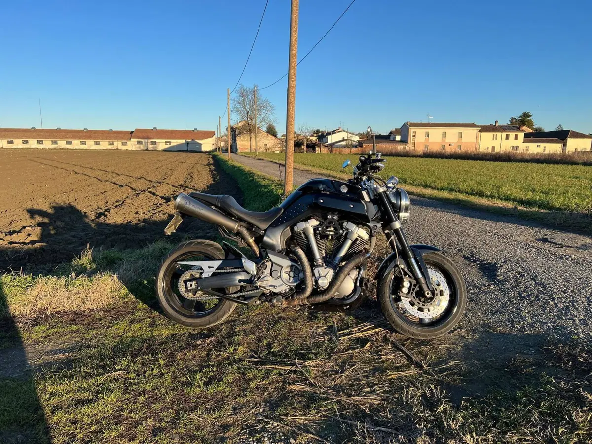 Yamaha MT-01 (2005- 11) (3)