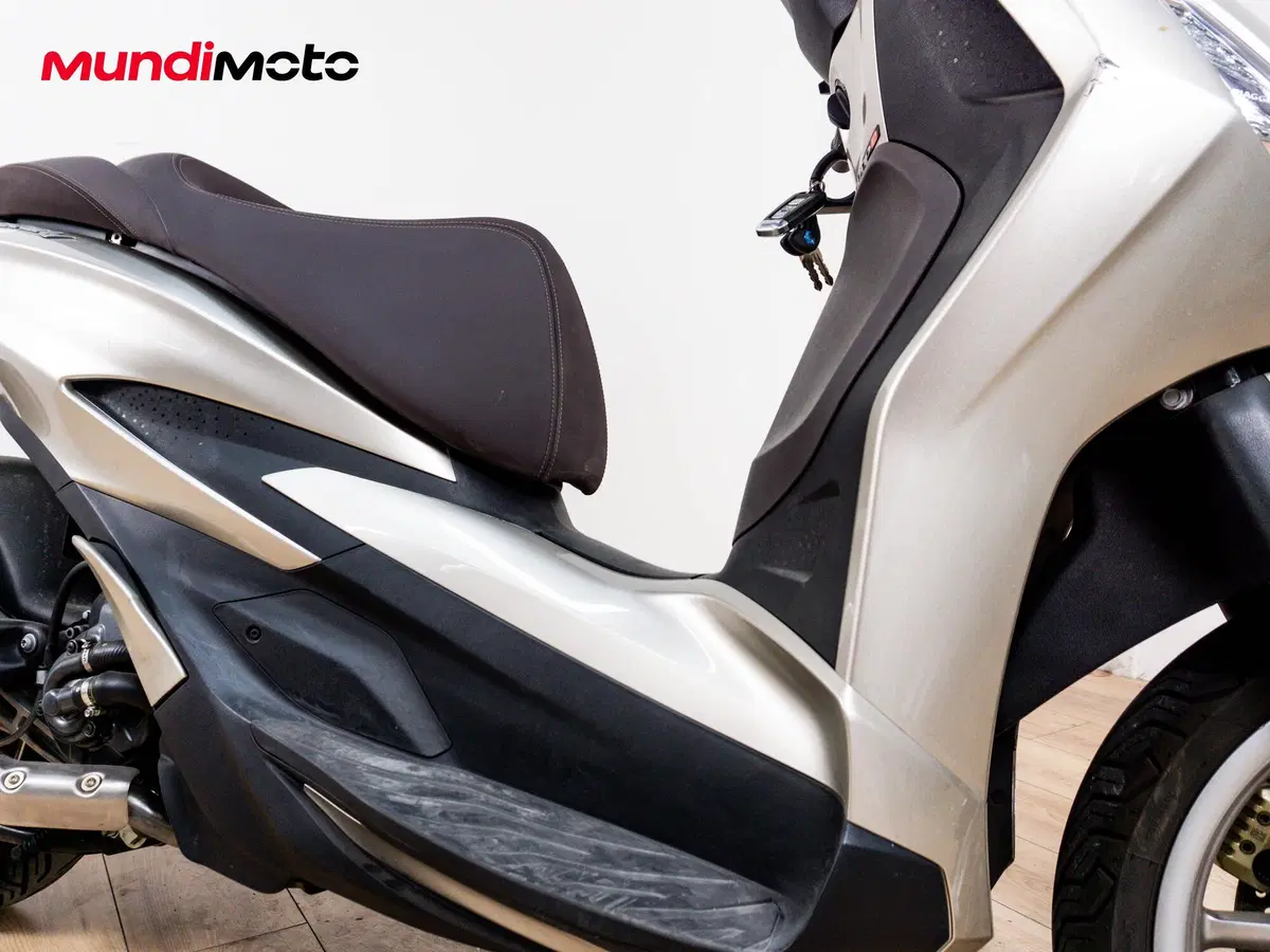 Piaggio Beverly 300 Hpe (2021) (5)