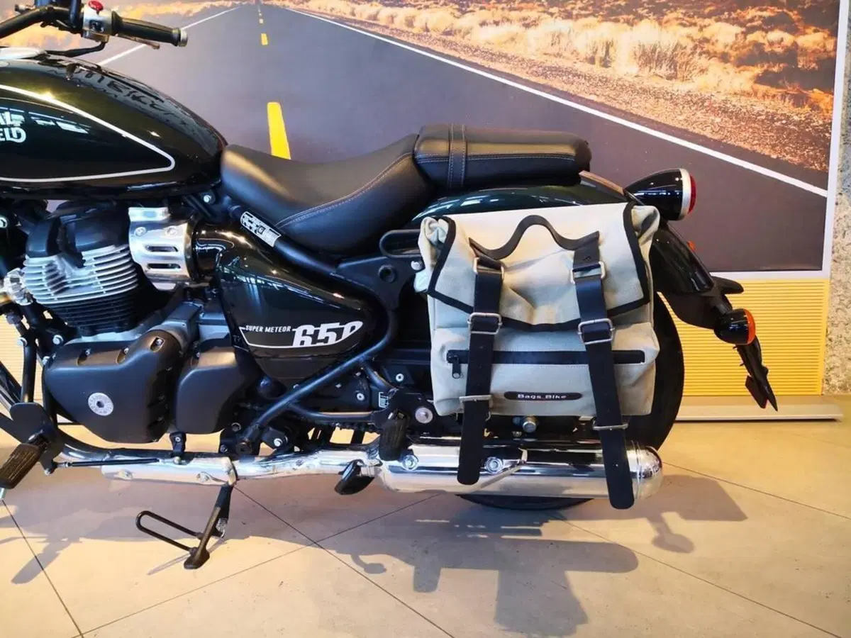 Royal Enfield Super Meteor 650 (2023 - 26) (8)