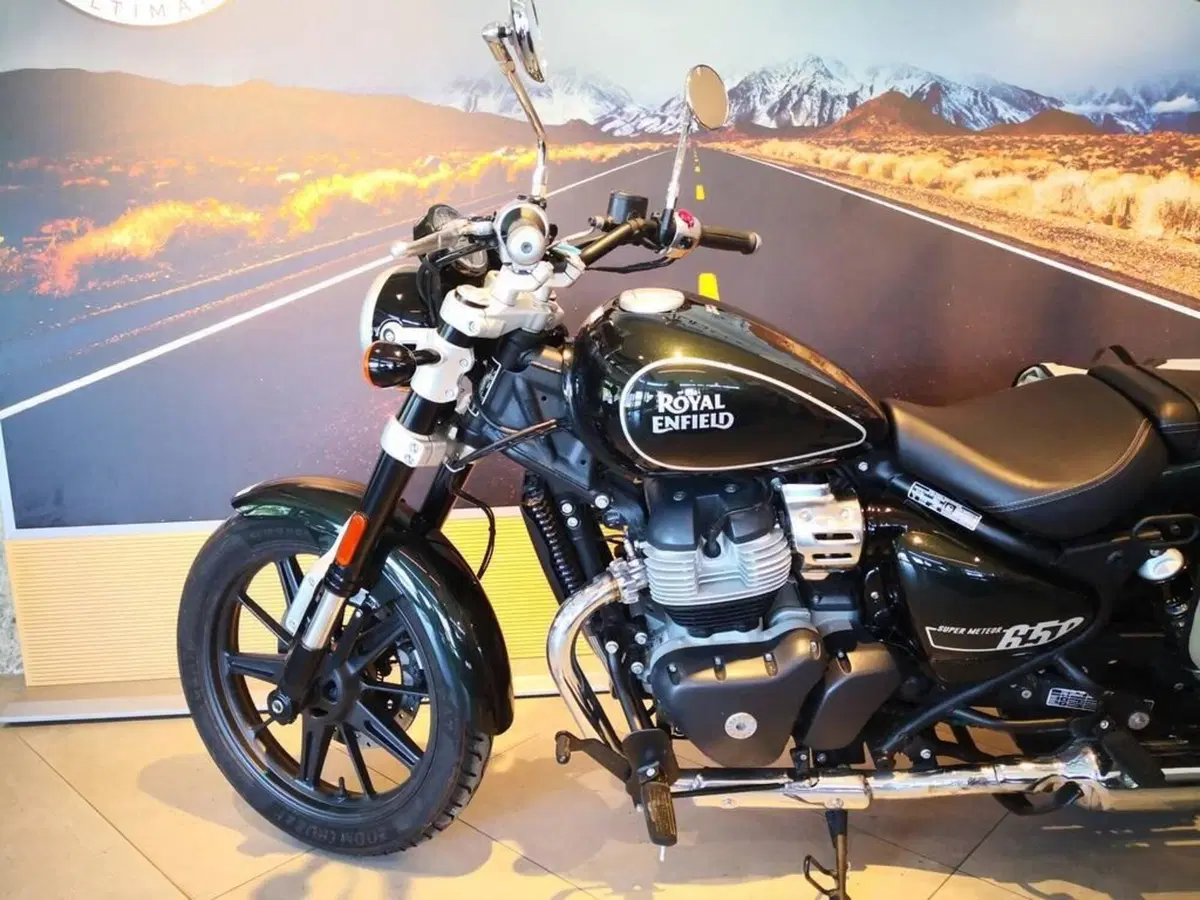 Royal Enfield Super Meteor 650 (2023 - 26) (9)