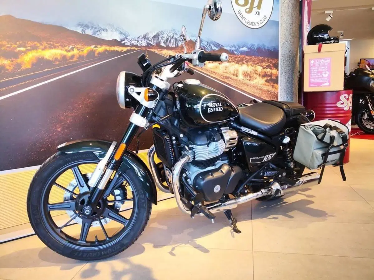 Royal Enfield Super Meteor 650 (2023 - 26) (10)