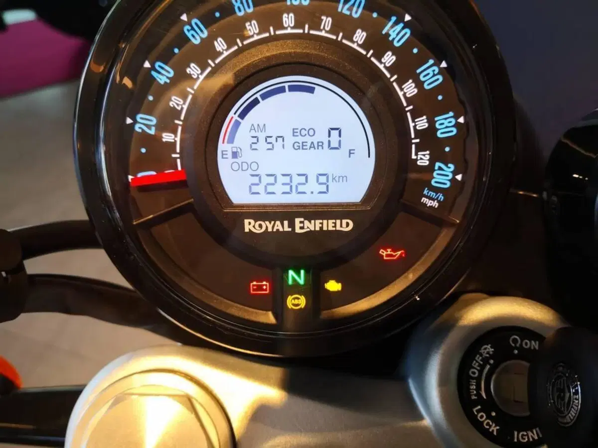 Royal Enfield Super Meteor 650 (2023 - 26) (11)
