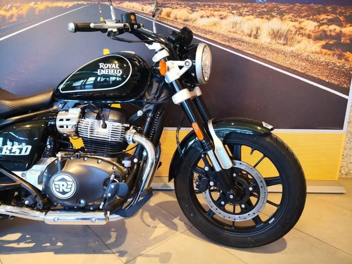 Royal Enfield Super Meteor 650 (2023 - 26) (3)