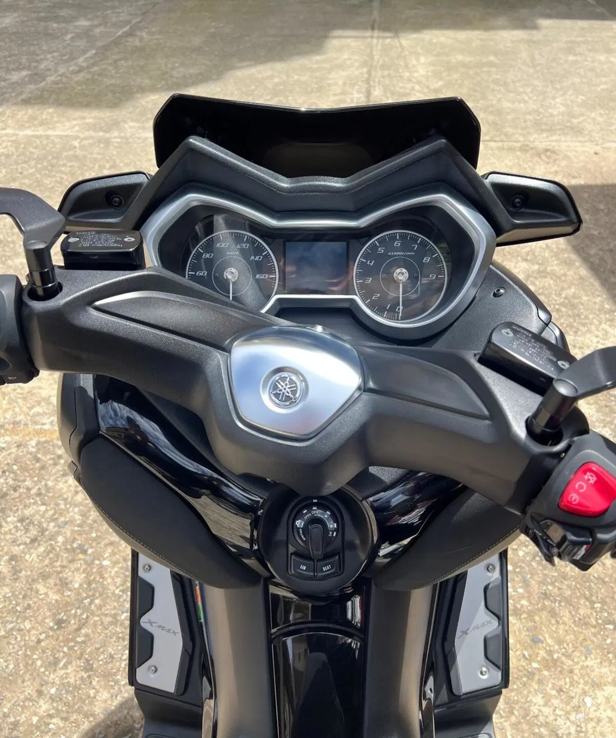 Yamaha X-Max 300 Iron Max (2019 - 20) (5)