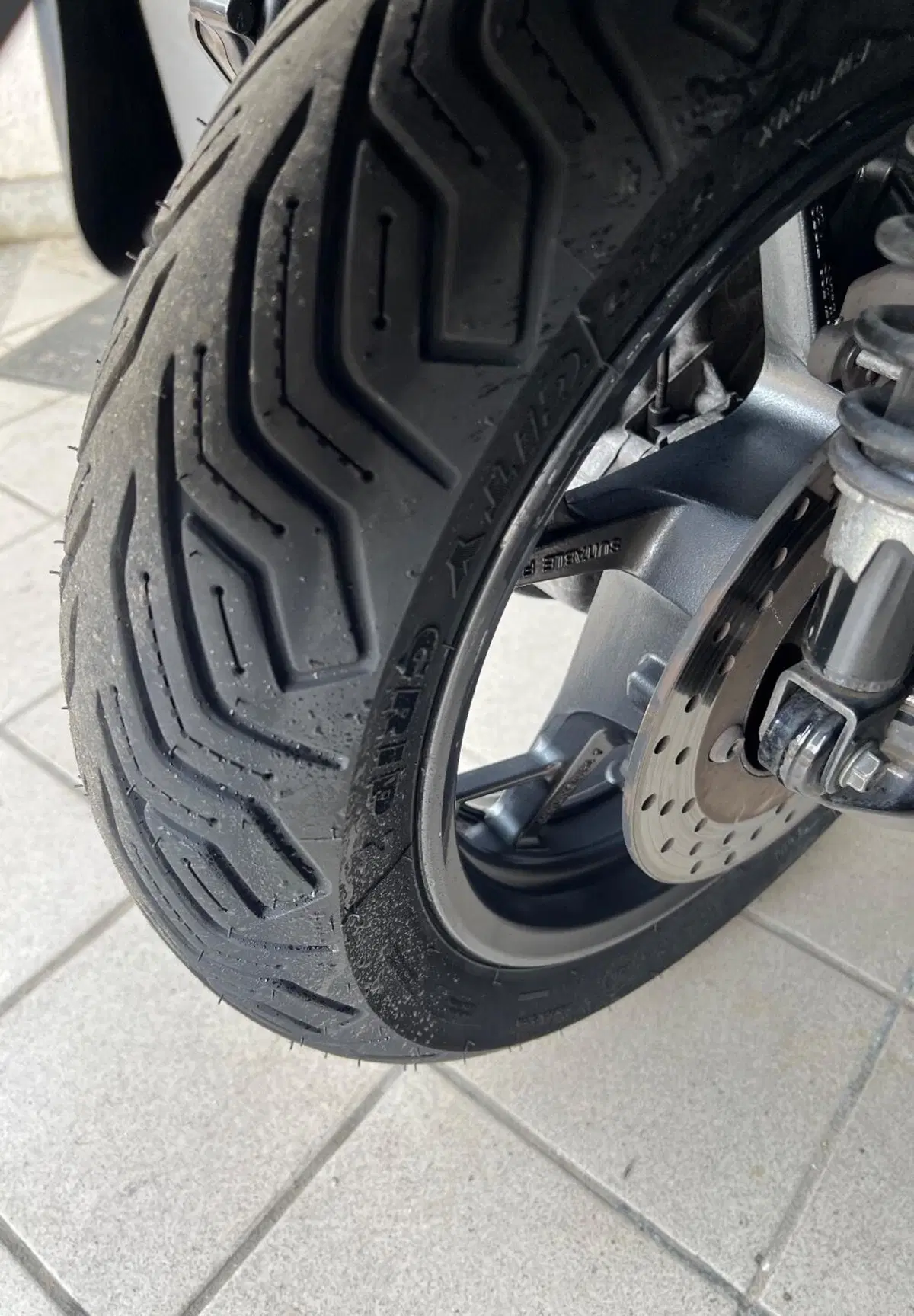 Yamaha X-Max 300 Iron Max (2019 - 20) (6)