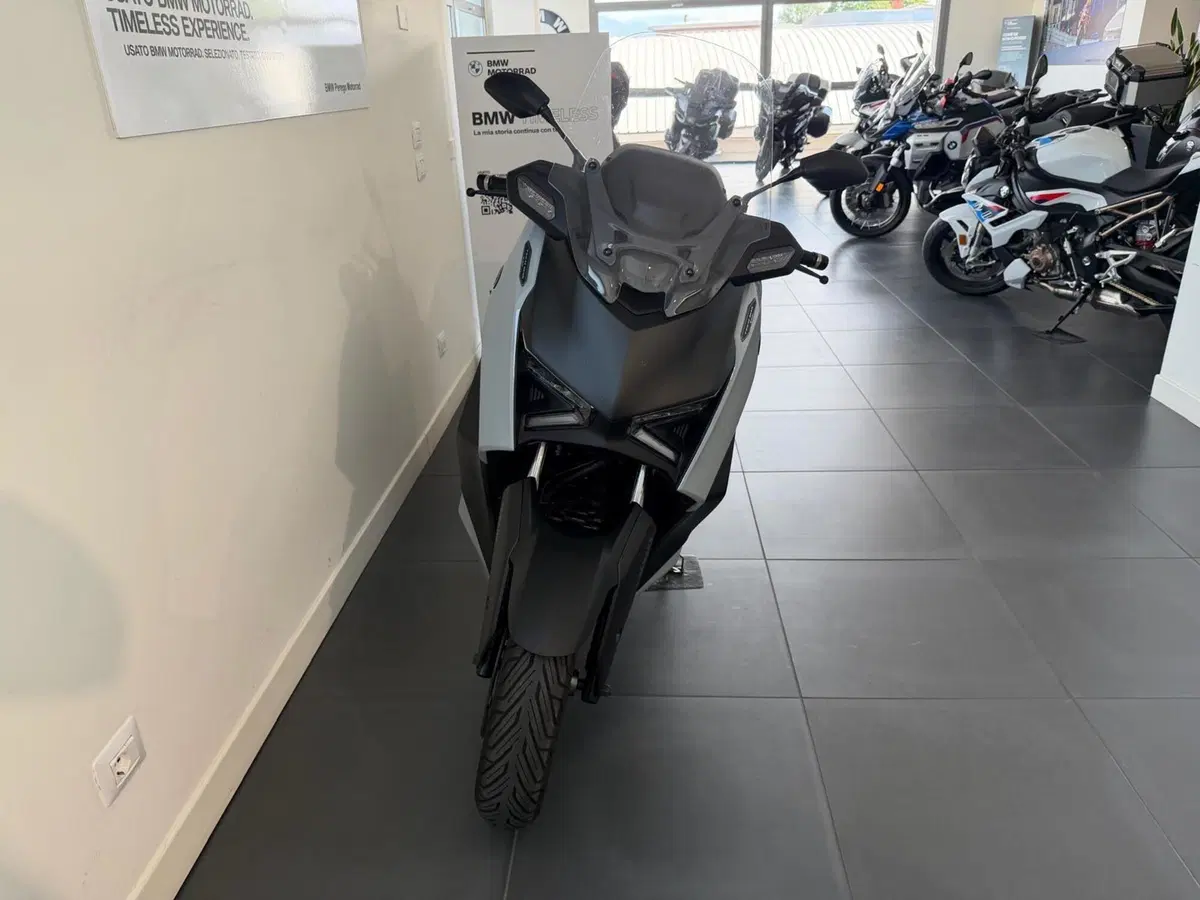 Yamaha X-Max 125 Tech Max+ (2025 - 26) (6)