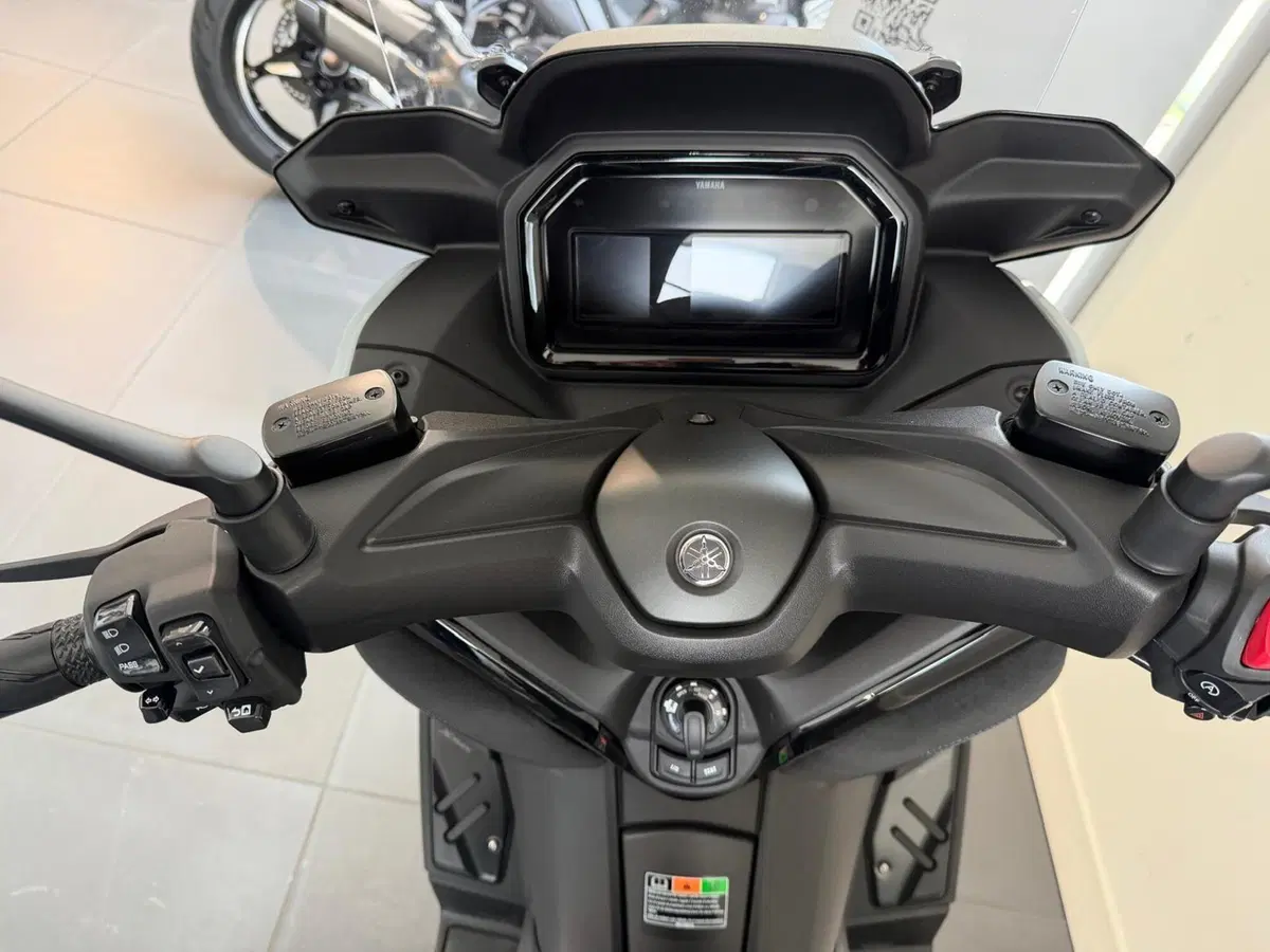 Yamaha X-Max 125 Tech Max+ (2025 - 26) (11)