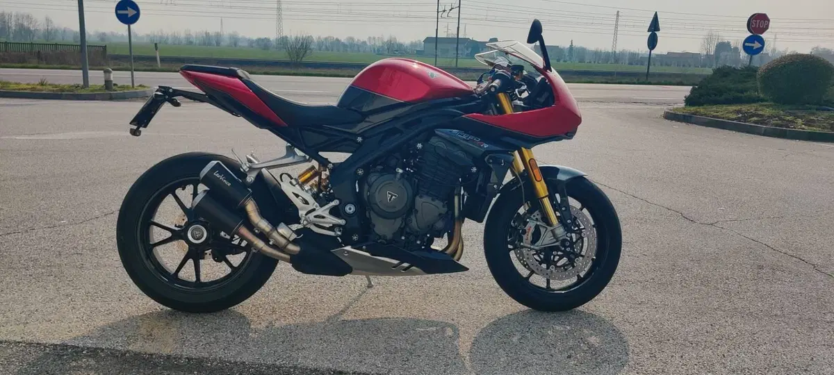 Triumph Speed Triple 1200 RR (2022 - 26) (2)