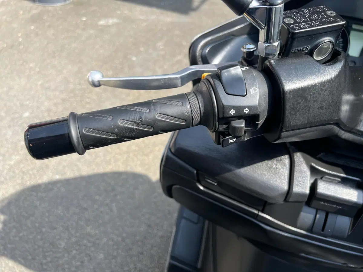 Suzuki Burgman AN 400 Lux ABS (2012 - 17) (11)