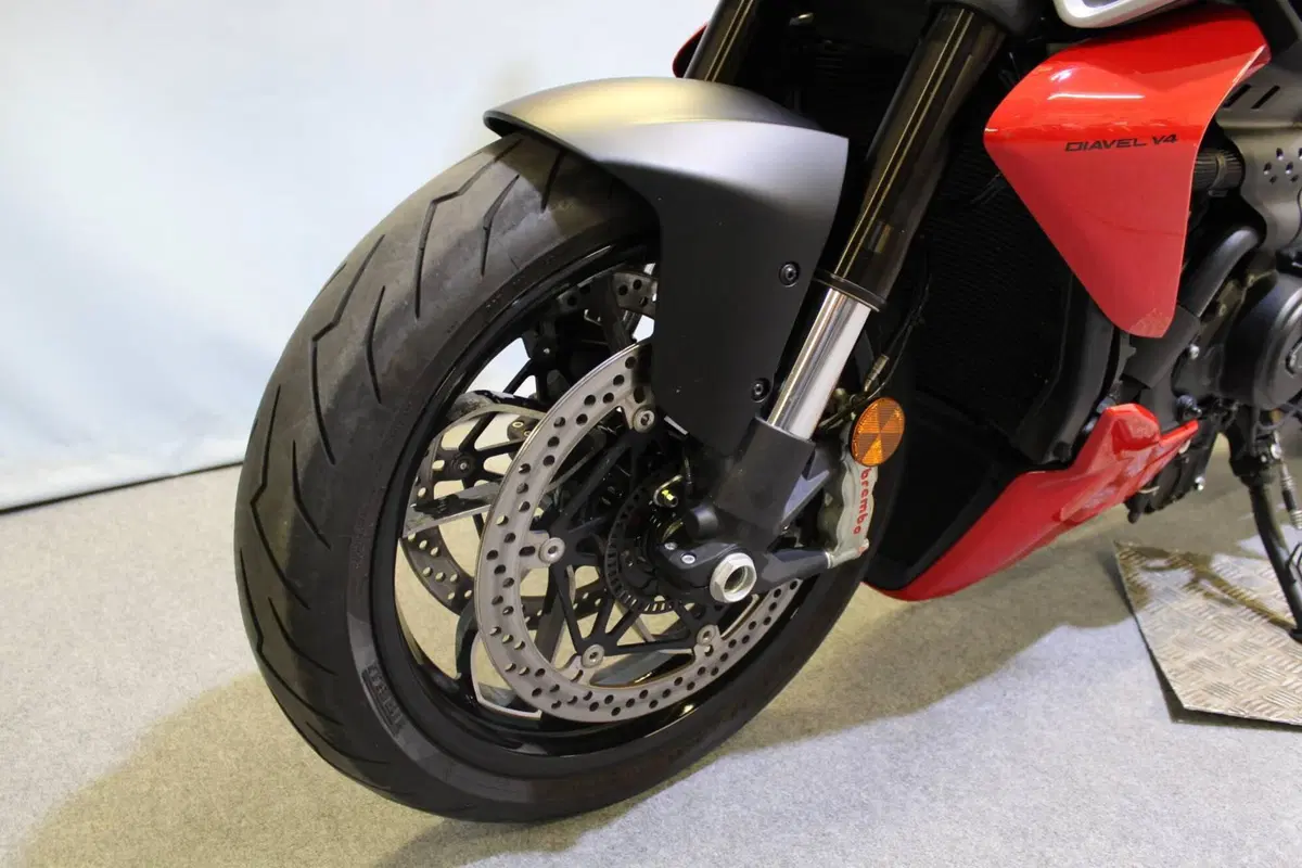 Ducati Diavel V4 (2023 - 26) (14)