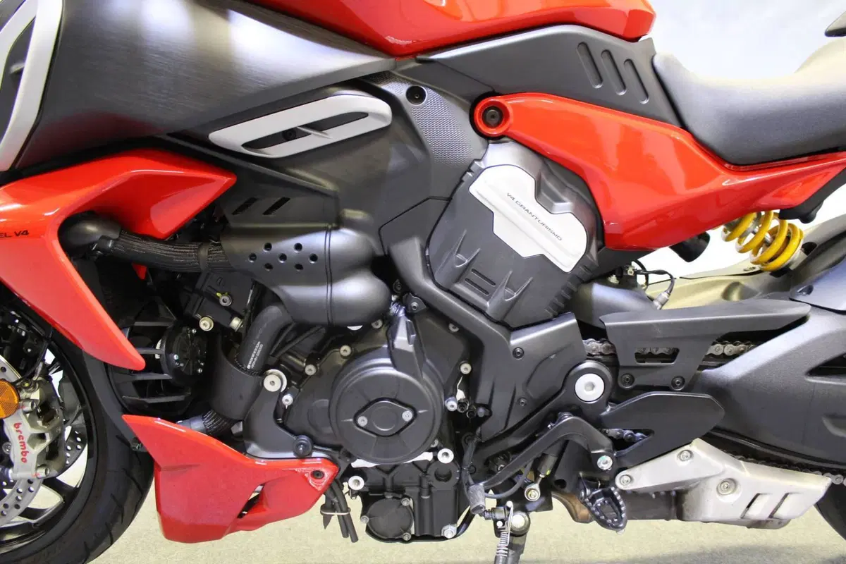 Ducati Diavel V4 (2023 - 26) (16)