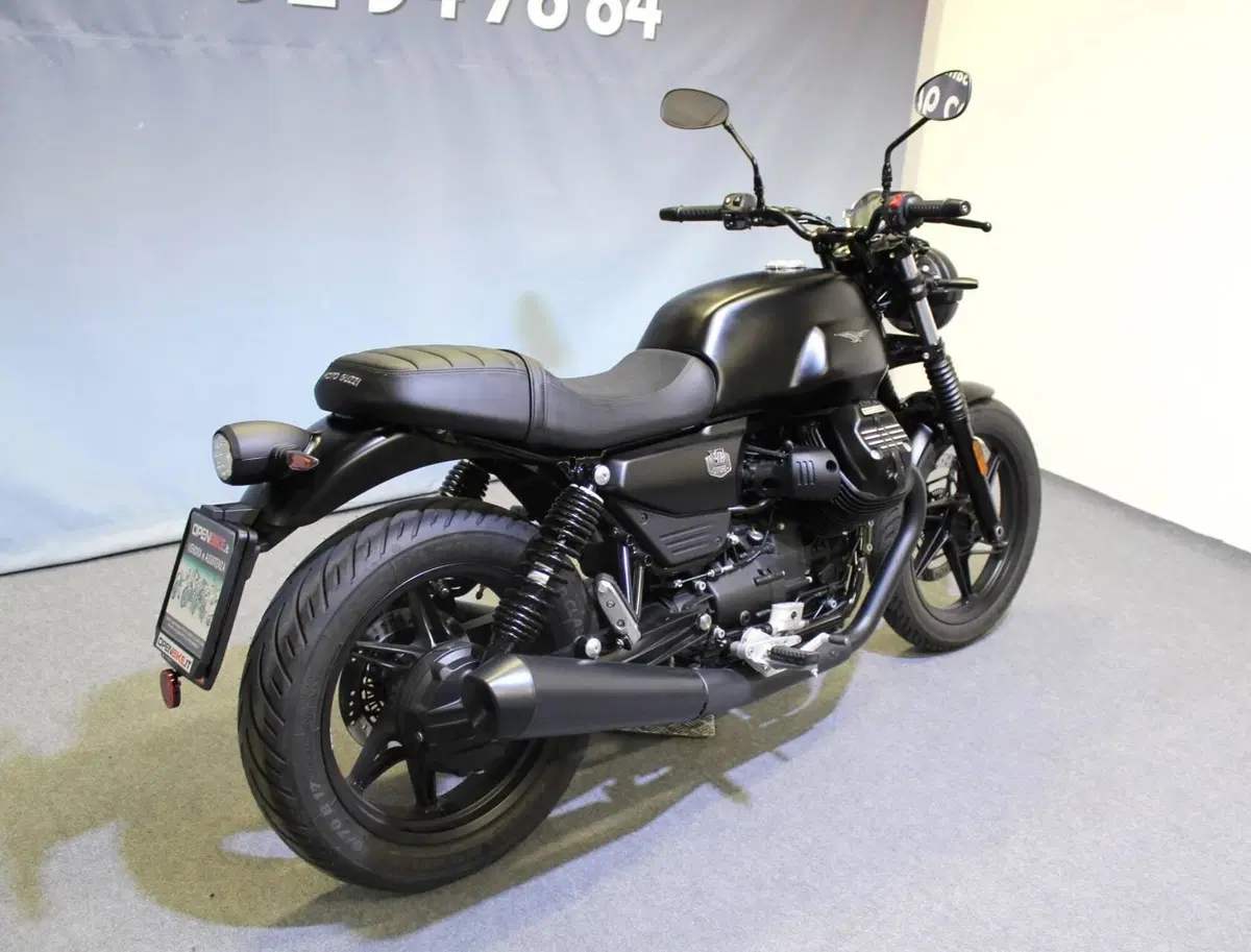 Moto Guzzi V7 Stone (2025 - 26) (4)