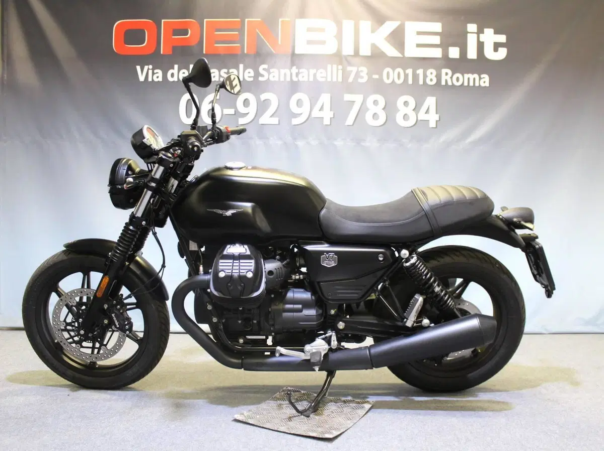 Moto Guzzi V7 Stone (2025 - 26) (2)