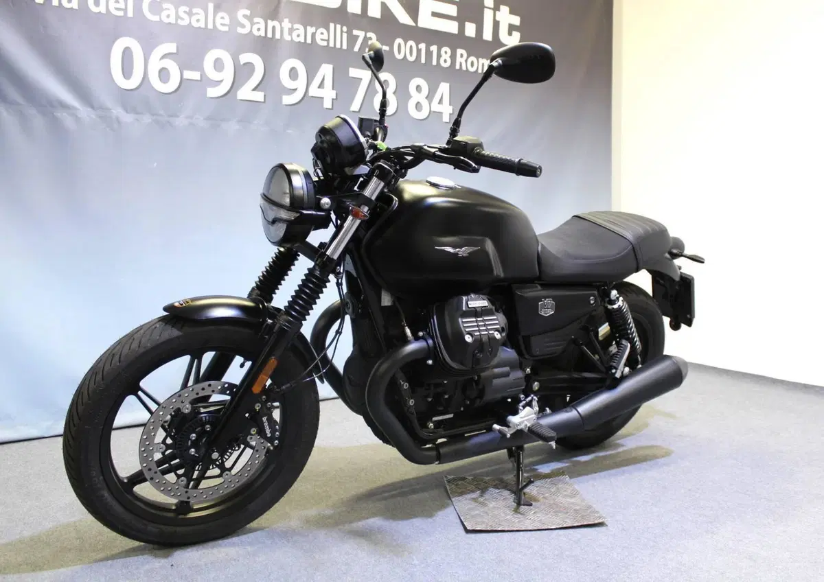 Moto Guzzi V7 Stone (2025 - 26) (12)