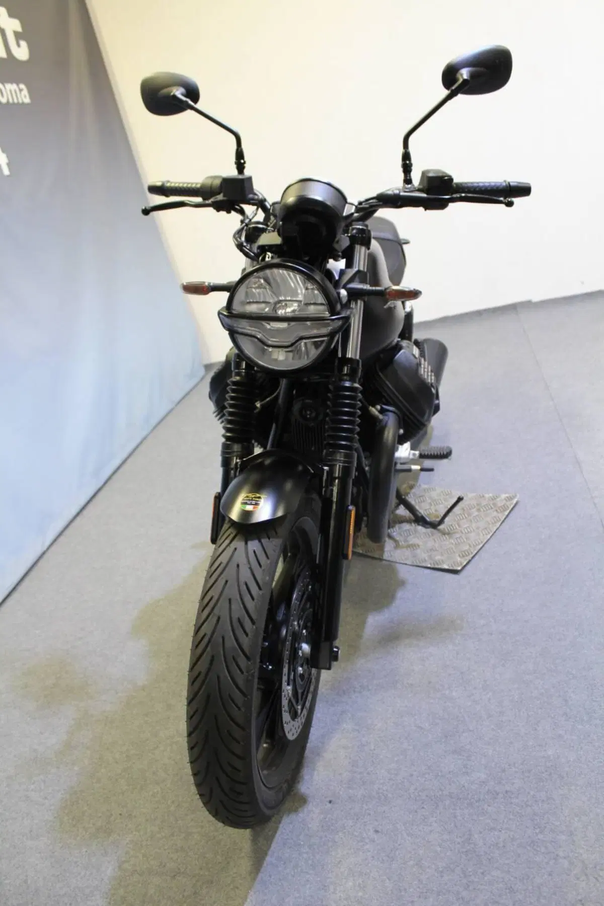 Moto Guzzi V7 Stone (2025 - 26) (13)
