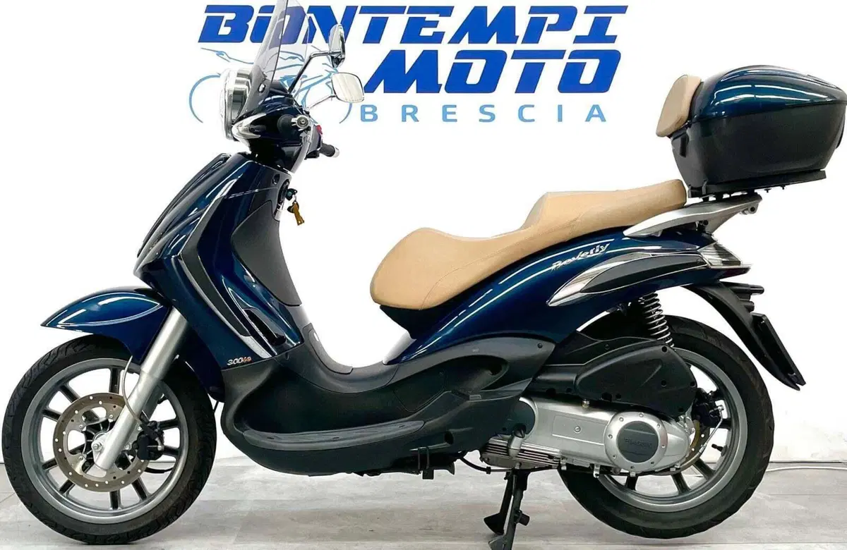 Piaggio Beverly Tourer 300 (2)