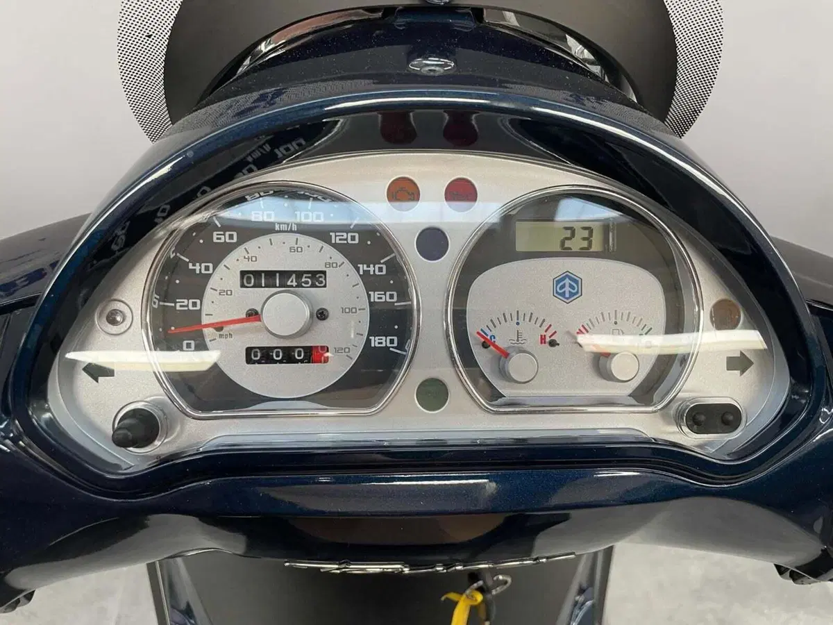 Piaggio Beverly Tourer 300 (4)