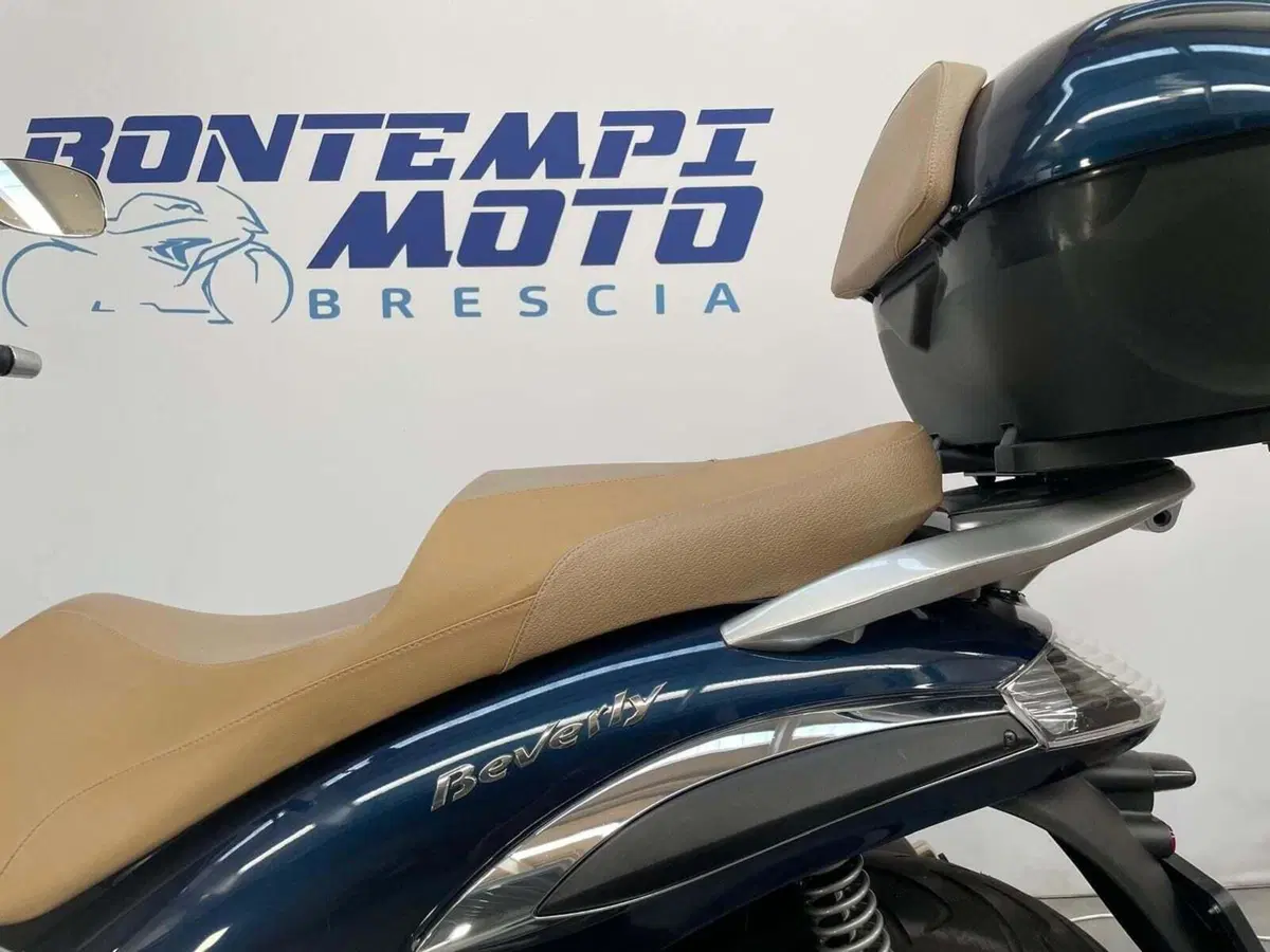 Piaggio Beverly Tourer 300 (7)