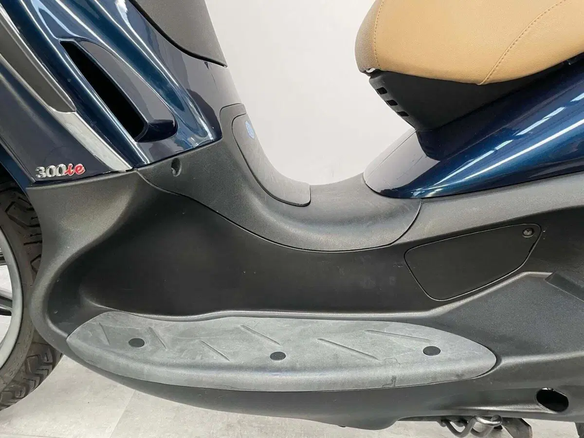 Piaggio Beverly Tourer 300 (8)