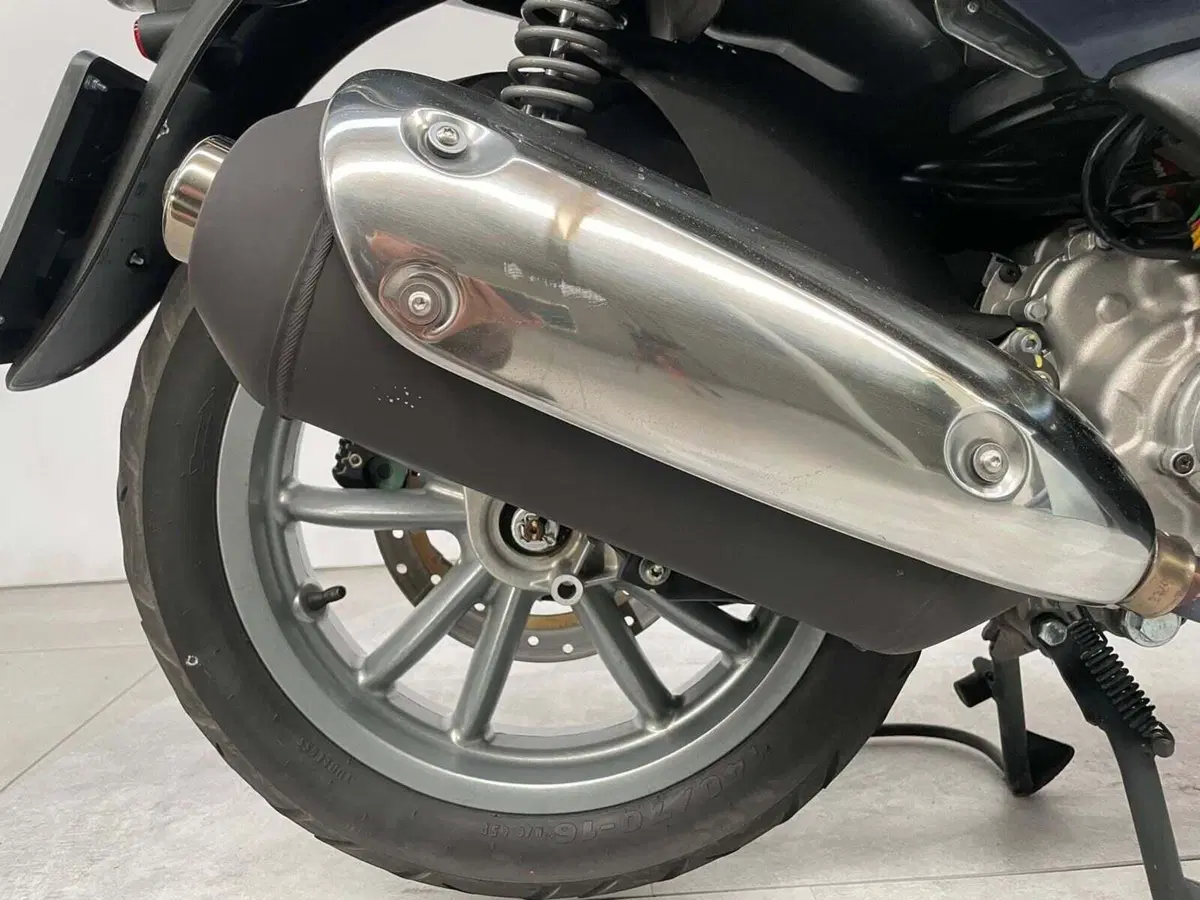 Piaggio Beverly Tourer 300 (16)