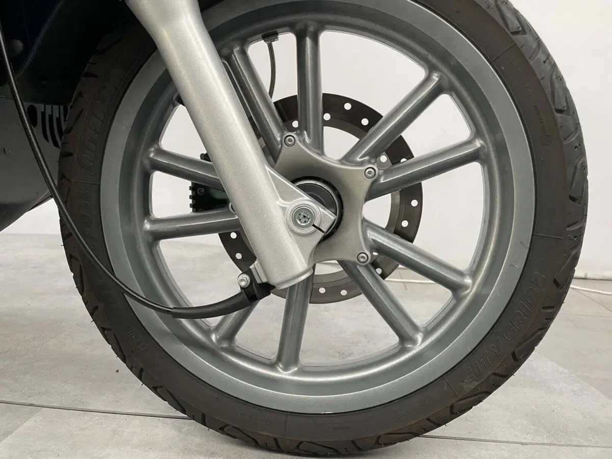 Piaggio Beverly Tourer 300 (17)