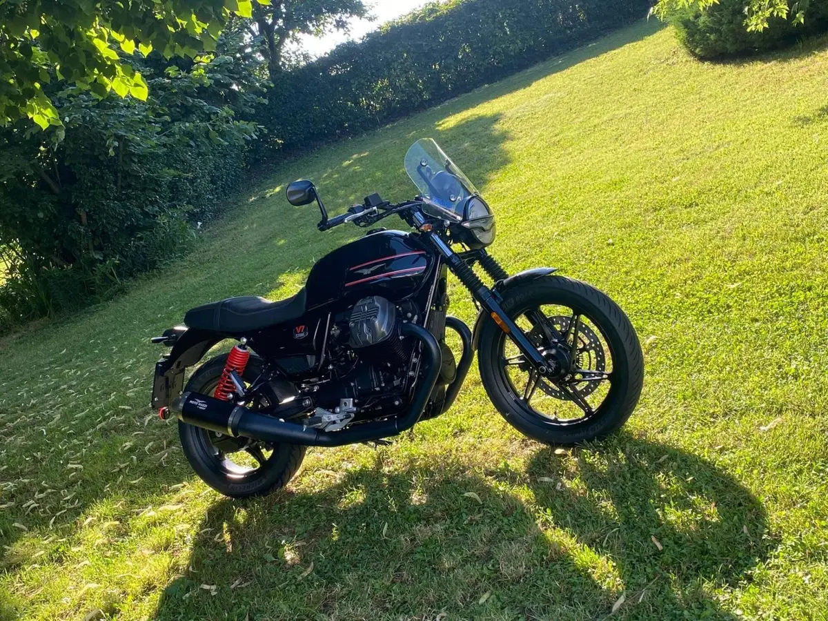 Moto Guzzi V7 Stone Special Edition (2022 - 25)